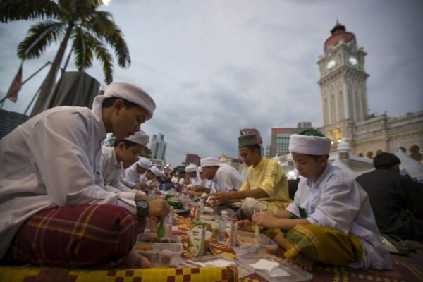 Tradisi Unik Saat Ramadhan Di Berbagai Negara Blog Mamikos