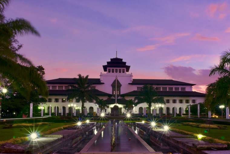 17 Tempat Wisata Dekat Stasiun Bandung Terfavorit Dan Hits Blog Mamikos