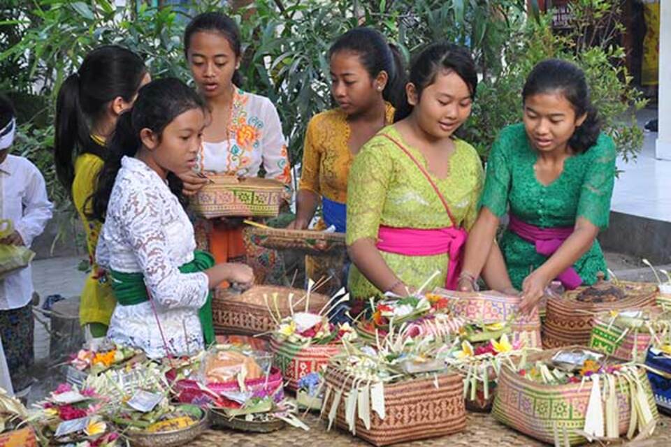 9 Contoh Kearifan Lokal Masyarakat Bali Beserta Keterangannya