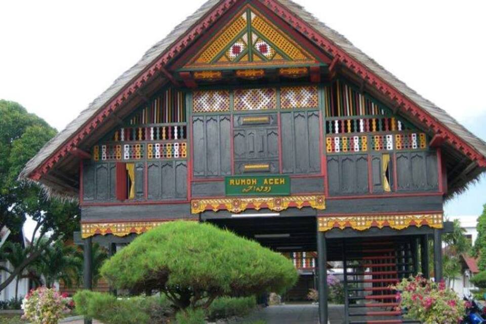 ﻿Rumah Adat Aceh, Sejarah dan Ciri-Cirinya