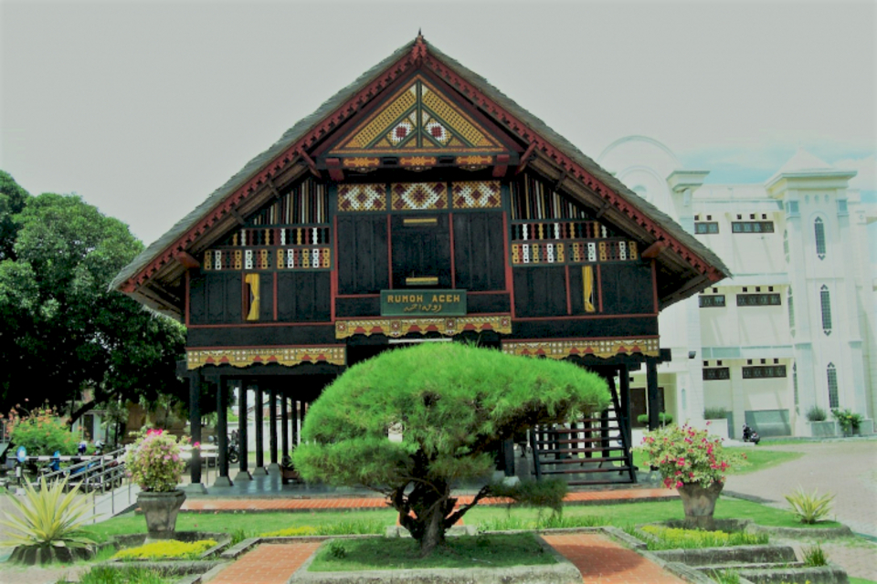 ﻿5 Rumah Adat Aceh, Keunikan dan Penjelasannya +Gambar