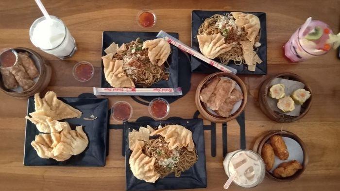 13 Tempat Makan di Bandung View Bagus, Hits dan Murah