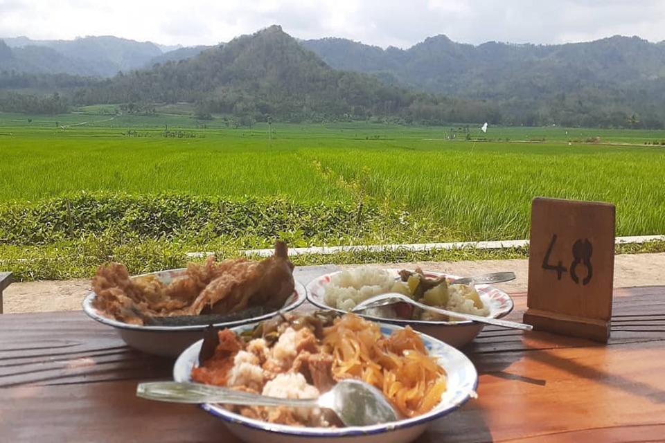 7 Tempat Makan Di Jogja View Bagus, Instagramable, Unik dan Hits