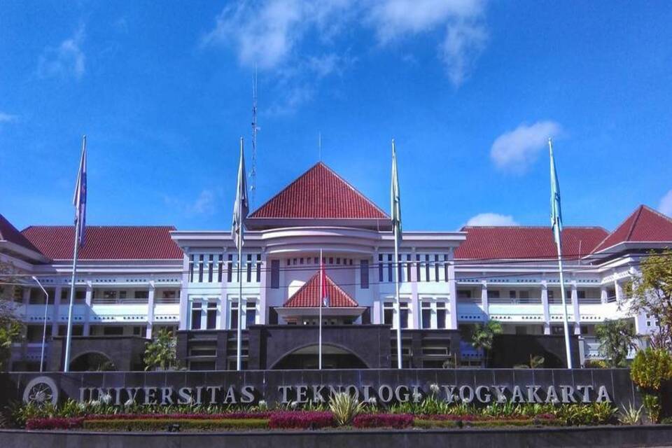 Universitas Teknologi Yogyakarta (UTY)