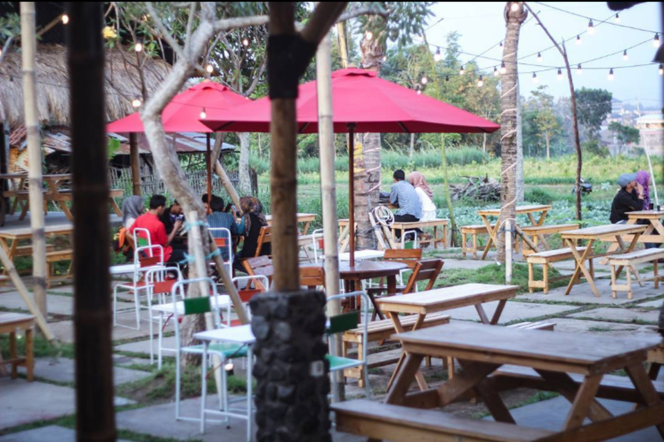 8 Tempat Makan di Malang dengan View Bagus & Instagramable