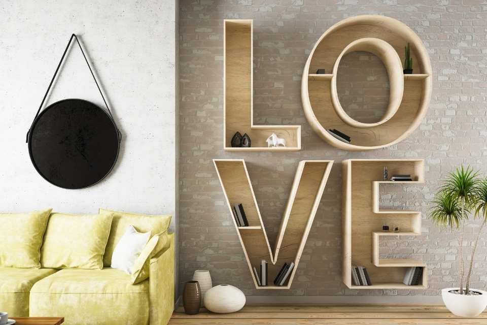 Rak buku dinding simple berbentuk kata LOVE