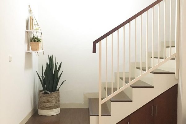 22 Rekomendasi Desain Tangga Rumah Sempit Sederhana Tapi Elegan – Blog