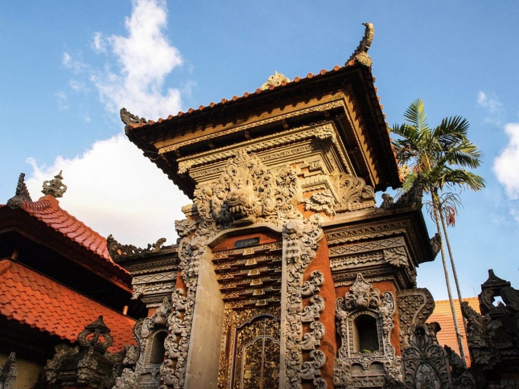 Rumah Adat Bali “Bale Tiang Sanga”