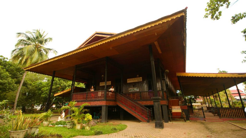 Rumah Adat Gorontalo “Dulohupa”