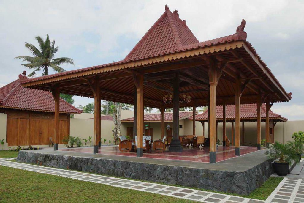 Rumah Adat Jawa Timur “Joglo Situbondo”