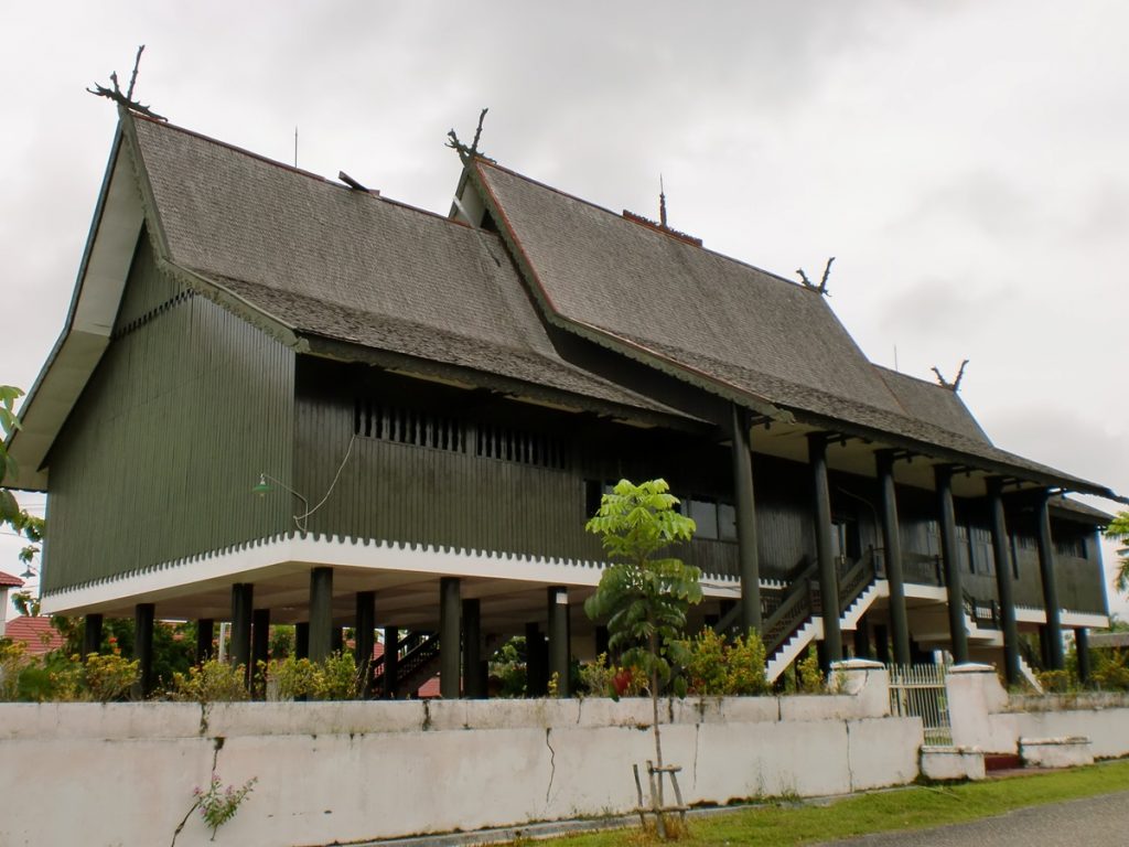 Rumah Adat Kalimantan Tengah “Betang”