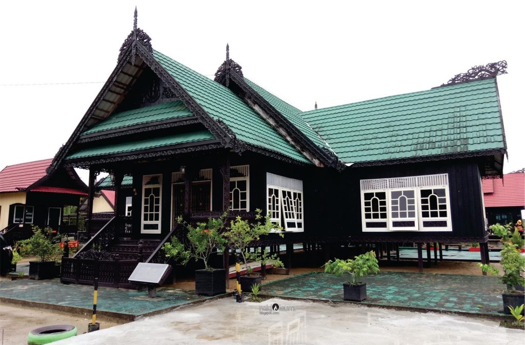 Rumah Adat Kalimantan Utara “Baloy”
