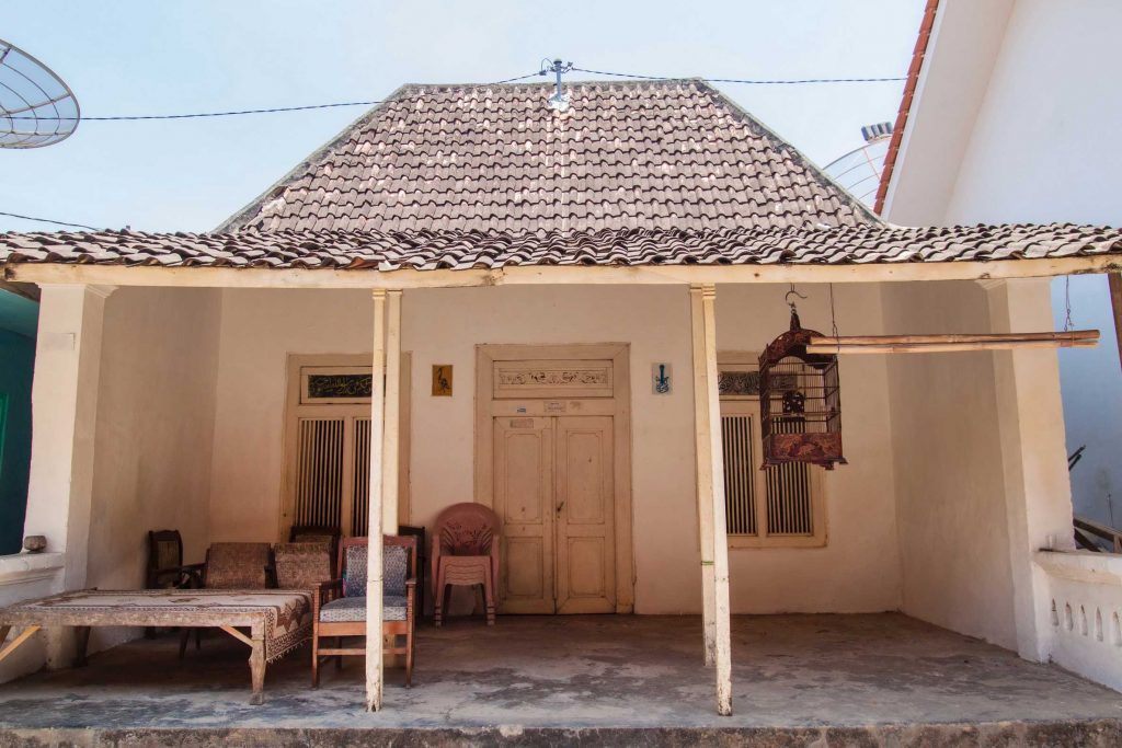 Rumah Adat Madura “Tanean Lanjhan”