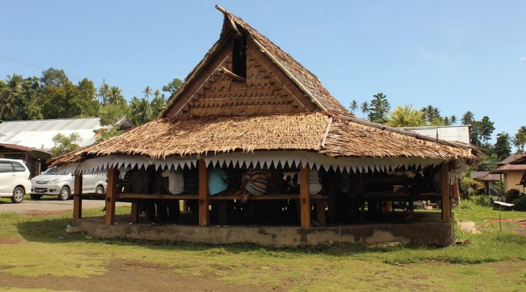Rumah Adat Maluku Utara “Sasadu”
