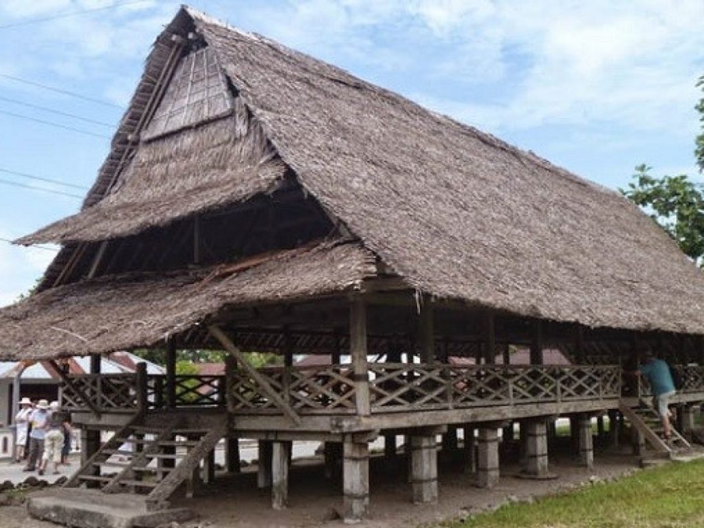 Rumah Adat Maluku “Baileo”