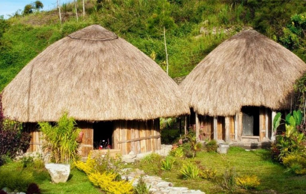 Rumah Adat Papua Barat “Mod Aki Aksa”