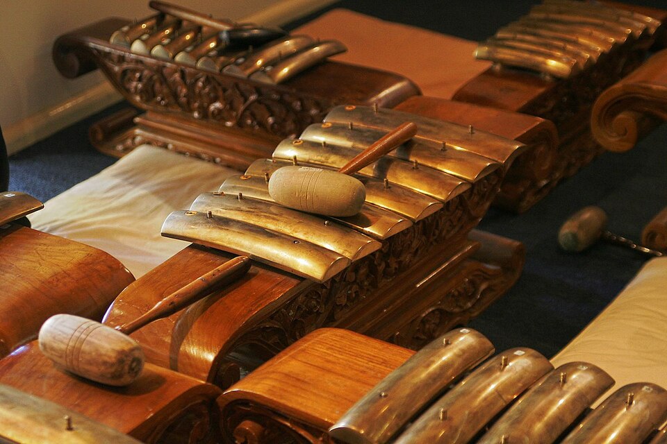 Alat Musik Gamelan dan Fungsinya beserta Cara Memainkannya + Gambar