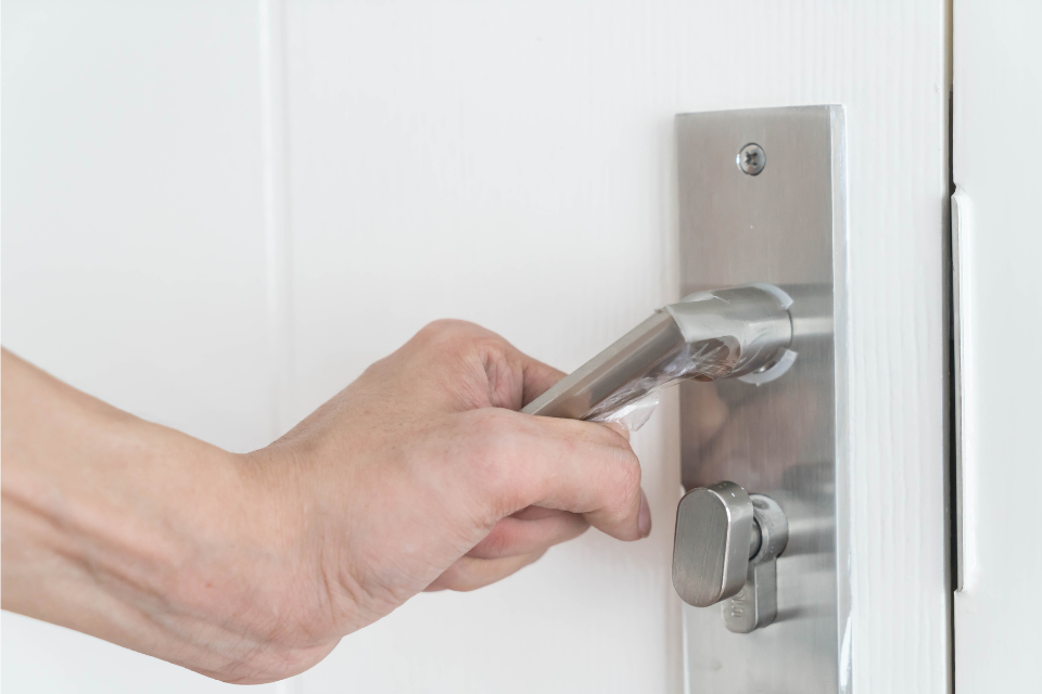 8 Cara Ampuh Membuka Pintu Kamar Yang Terkunci, Langsung Terbuka!
