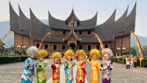 Rumah Adat yang Berasal dari Sumatera Barat Adalah?