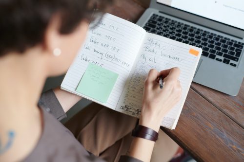 5 Syarat Penulisan Karya Ilmiah yang Baik dan Benar Apa Saja?