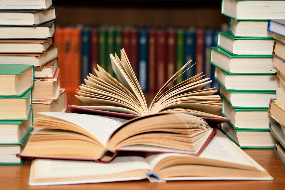 Buku yang Wajib Dibaca Mahasiswa untuk Menambah Pengetahuan dan Wawasan