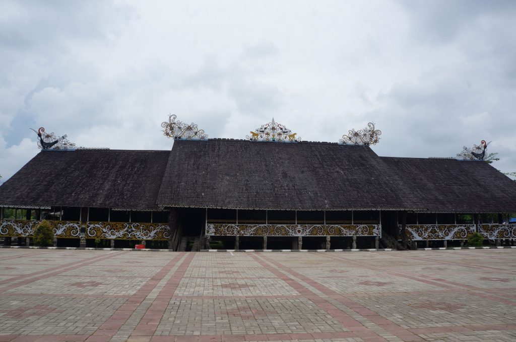 Gambar Rumah Adat Kalimantan Timur, Ciri Khas, Nama, Keunikan dan Penjelasannya