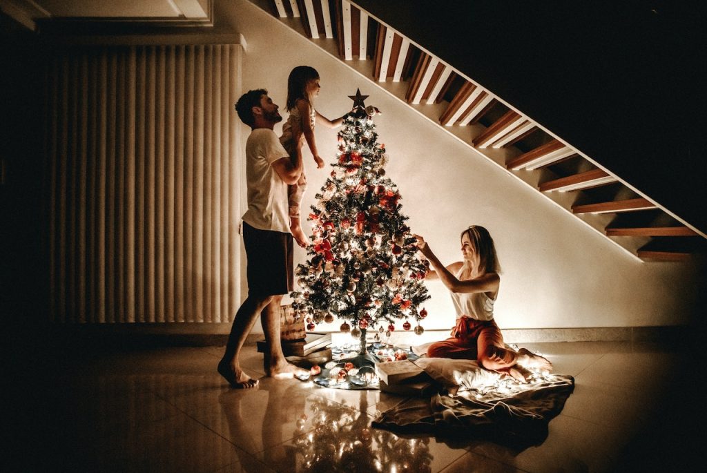 Kreasi Pohon Natal Unik yang Bisa Dibuat Tanpa Keluar Uang