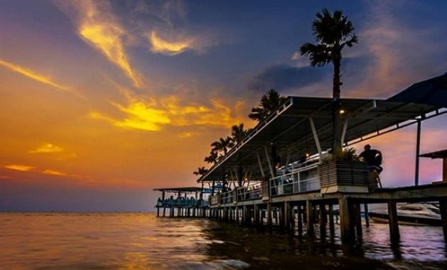 Pantai Teluk Awur