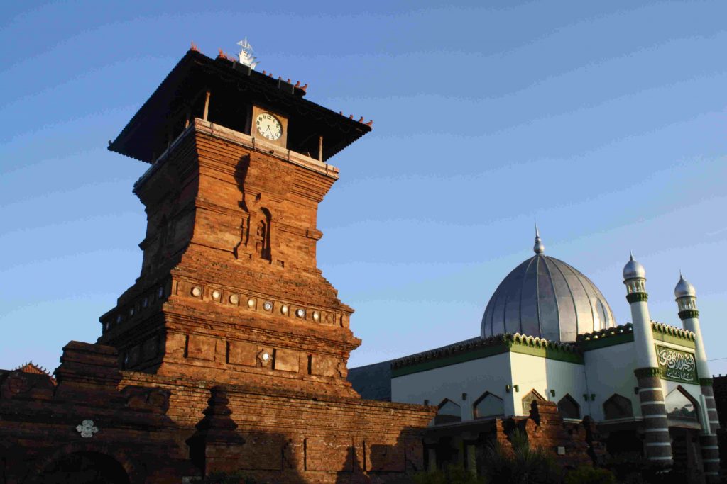 10. Masjid Menara Kudus