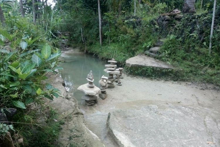 Batu Tumpuk Kedung Watu Brongkol