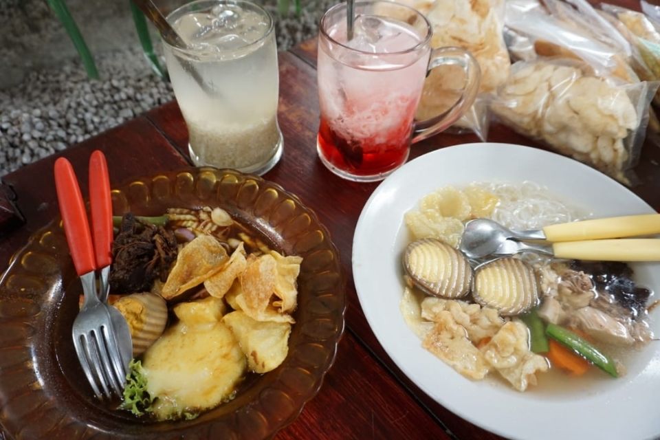 Resto Tempat Makan di Solo yang Nyaman, Patut Dicoba Bareng Teman atau Keluarga 