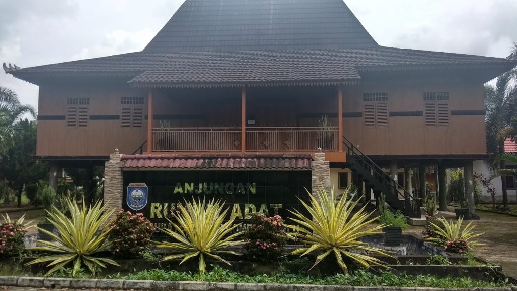 Macam Gambar Rumah Adat Sumatera Selatan, Nama dan Penjelasannya