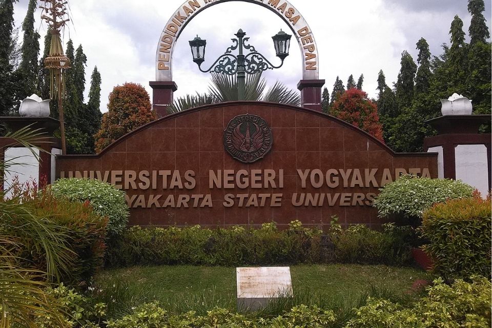 Universitas yang Ada Jurusan Ilmu Pendidikan di Indonesia