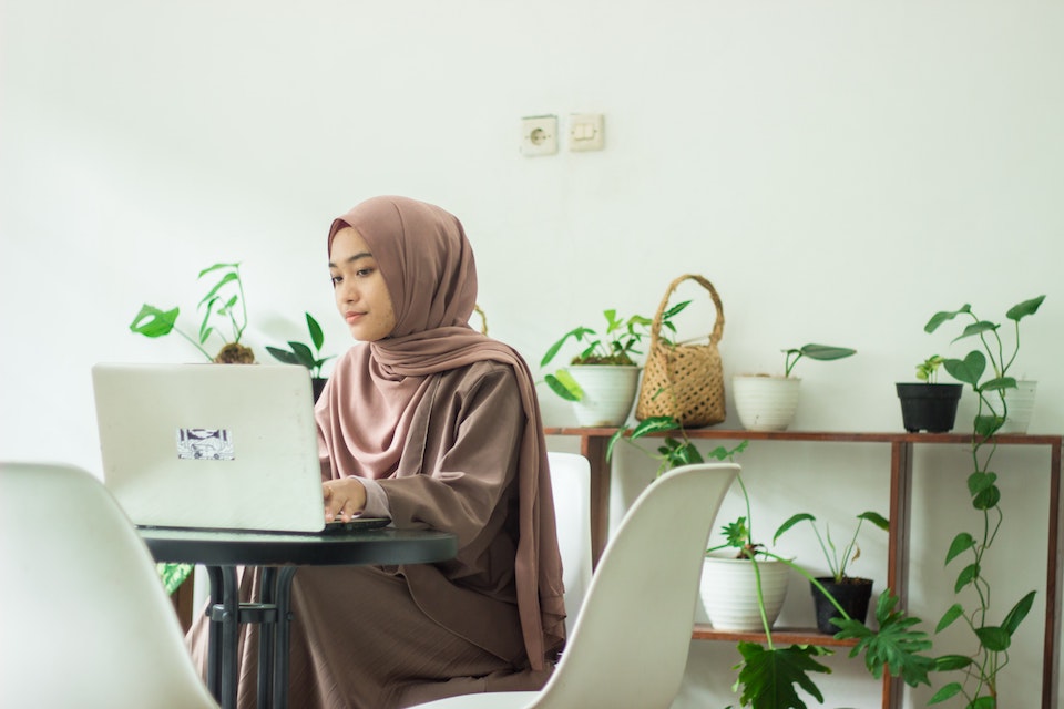 contoh inspirasi pakaian interview kerja wanita hijab