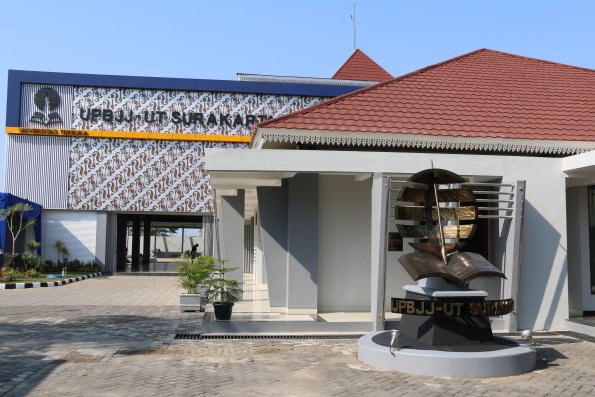 2. Universitas Terbuka Surakarta (UT)