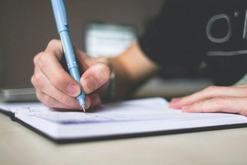 Jelaskan Aspek yang Paling Penting dalam Menyimpulkan Teks Eksposisi
