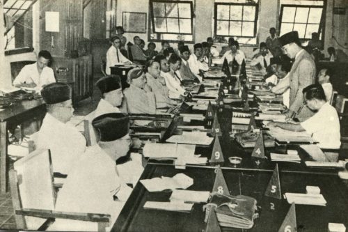 Bagaimana Proses Sidang Resmi yang Dilaksanakan BPUPKI? Berikan Penjelasannya