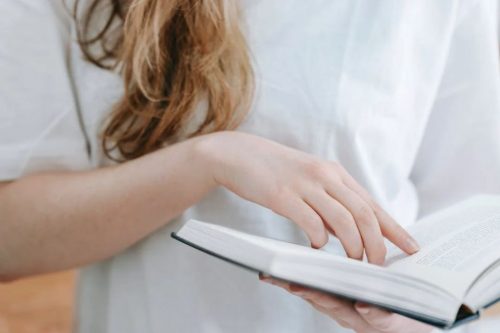 Berikut Ini yang Termasuk Struktur Teks Eksposisi adalah