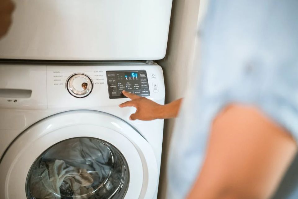 Awas Salah! Ini Cara Mencuci Baju dengan Mesin Cuci yang Benar Agar Wangi dan Pakaian Tidak Cepat Rusak