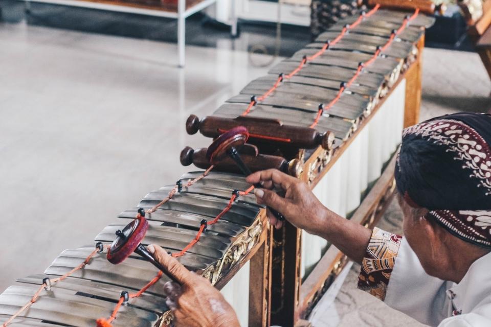 Contoh Alat Musik Tradisional dari Jawa Tengah