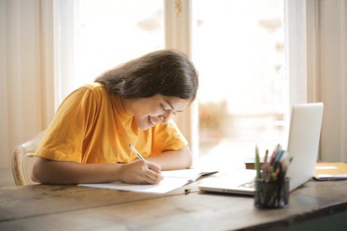 28 Contoh Kalimat yang Mengandung Kata Rujukan dalam Teks Laporan Percobaan