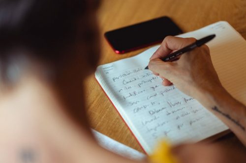 4 Contoh Teks Wacana Singkat beserta Cara Membuatnya yang Benar – Blog