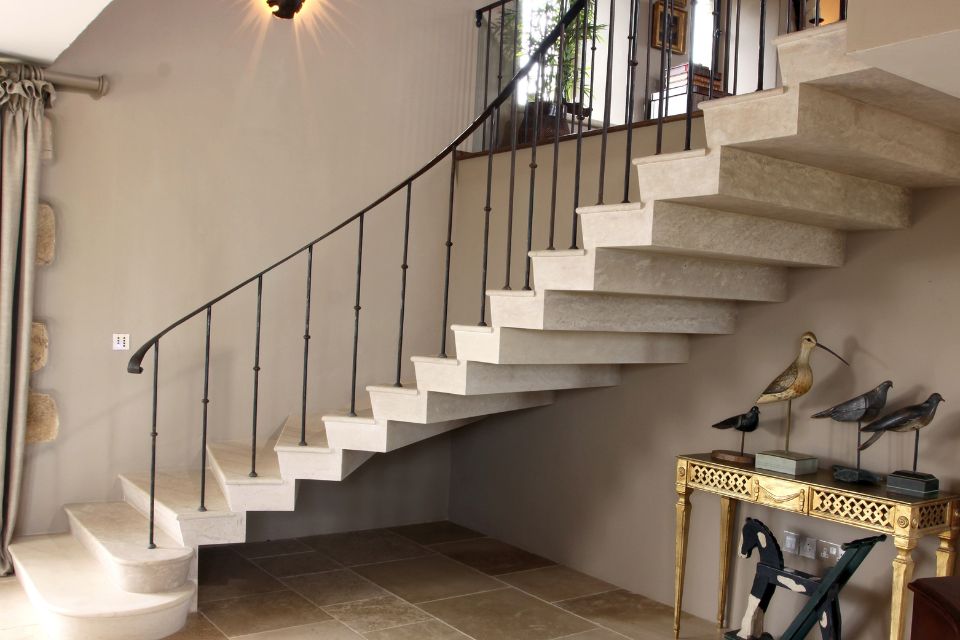 Inspirasi Model Railing Tangga Minimalis dari Bahan Kayu, Besi, Stainless dan Kaca