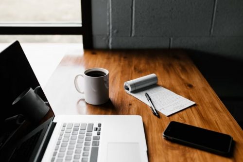 Langkah Pertama Menemukan Fakta atau Opini dalam Editorial adalah?
