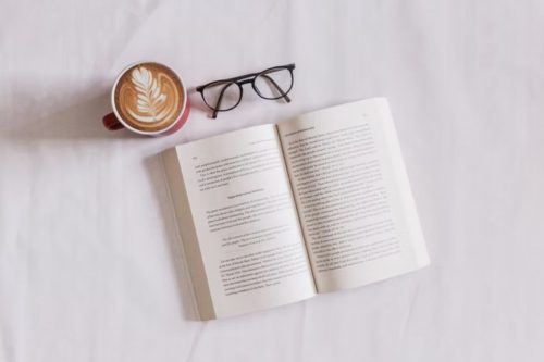Sebutkan Kaidah Kebahasaan yang Digunakan Dalam Teks Cerita Sejarah!