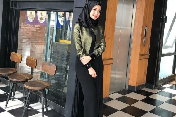 7 Gaya Foto Yang Keren Untuk Wanita Berhijab Kekinian Ada Gaya Pose