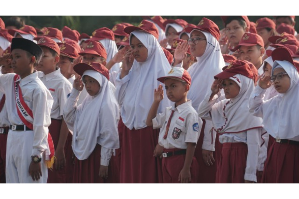 10 Gambar Upacara Kemerdekaan Indonesia di Sekolah