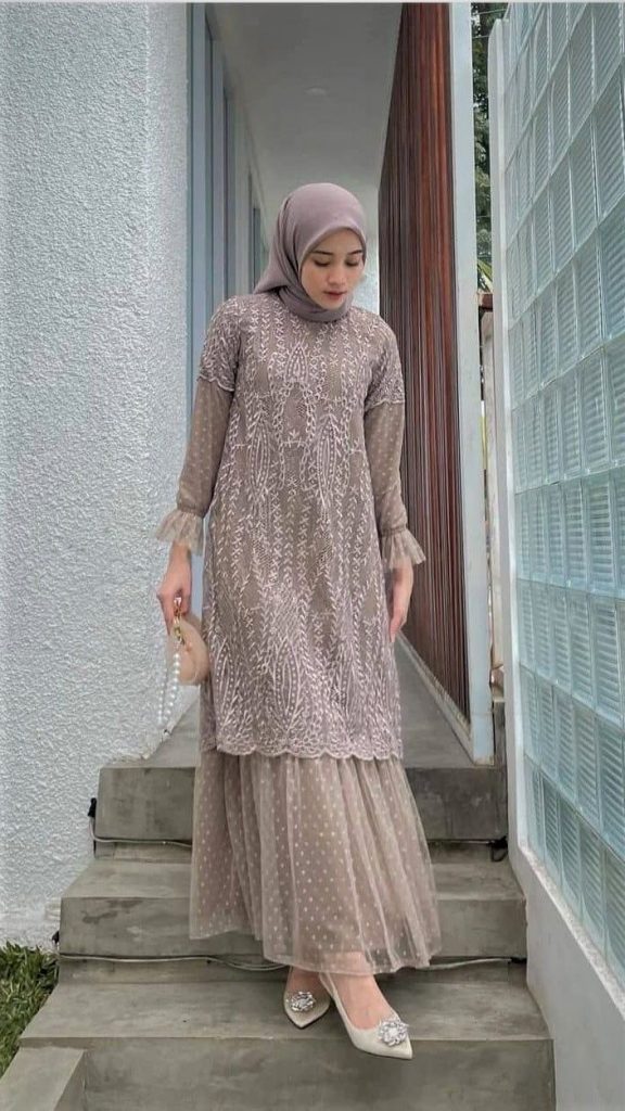 7 Model Gamis Brokat Kombinasi Satin Terbaru Yang Elegan 2023 – Blog