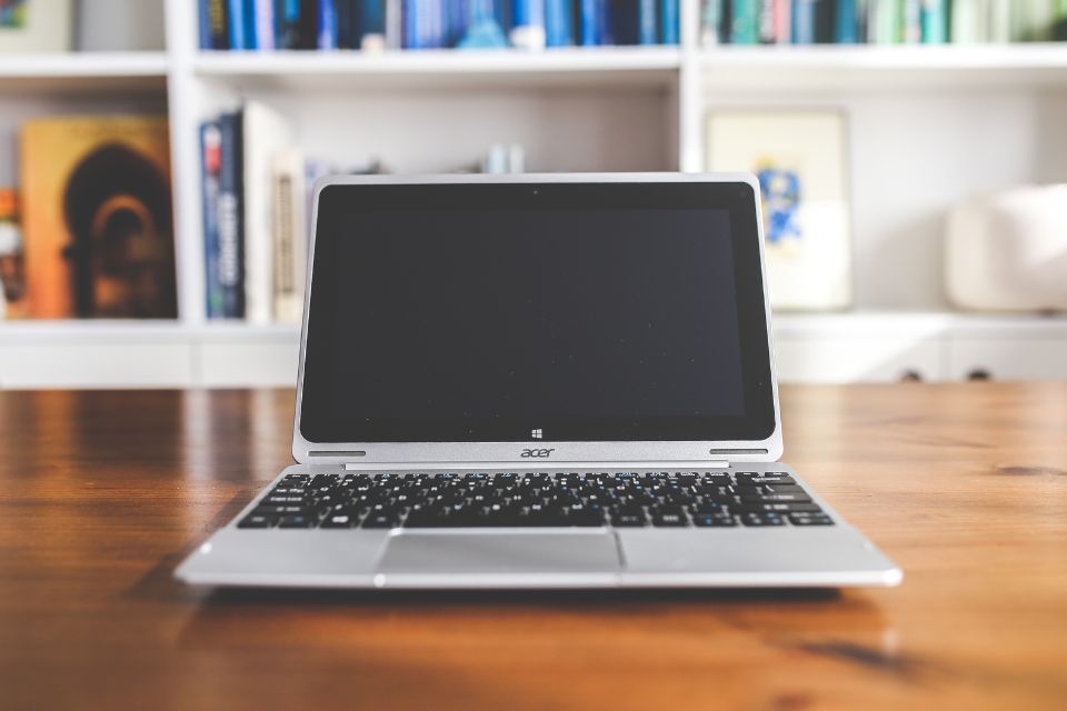 Merk Laptop Terbaik dan Kisaran Harganya