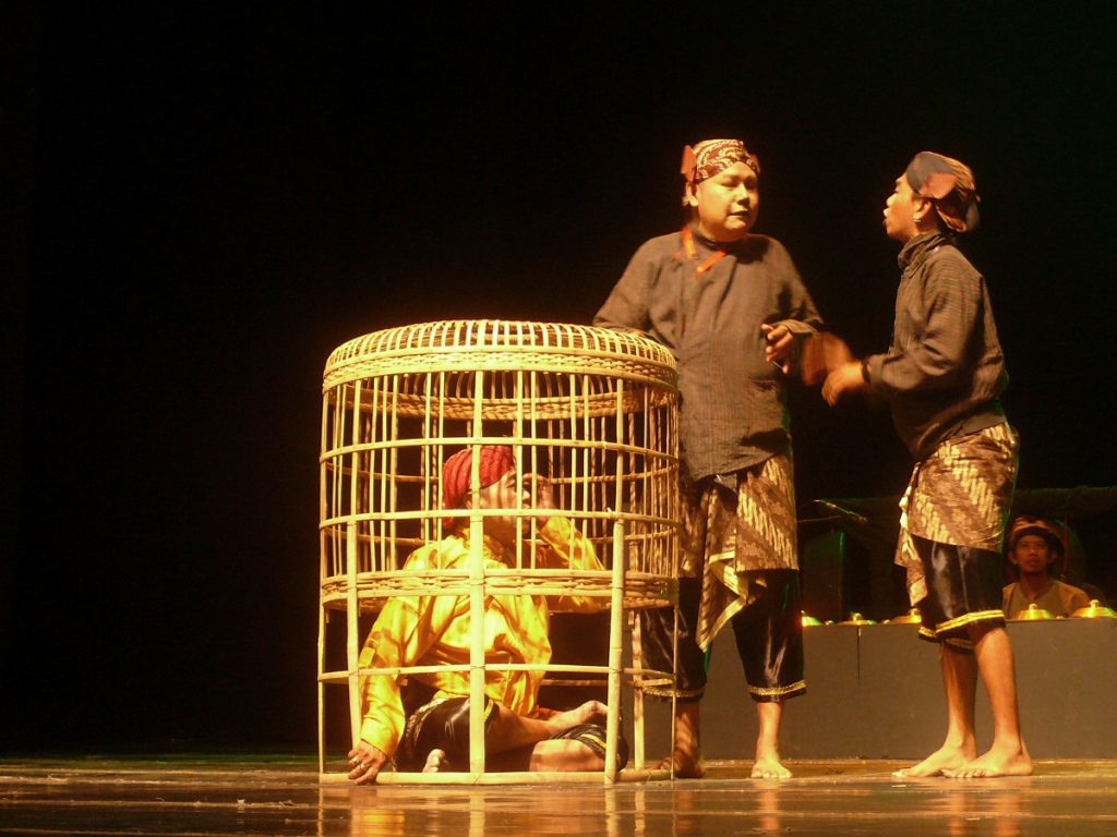 Mengenal Teater Tradisional Indonesia